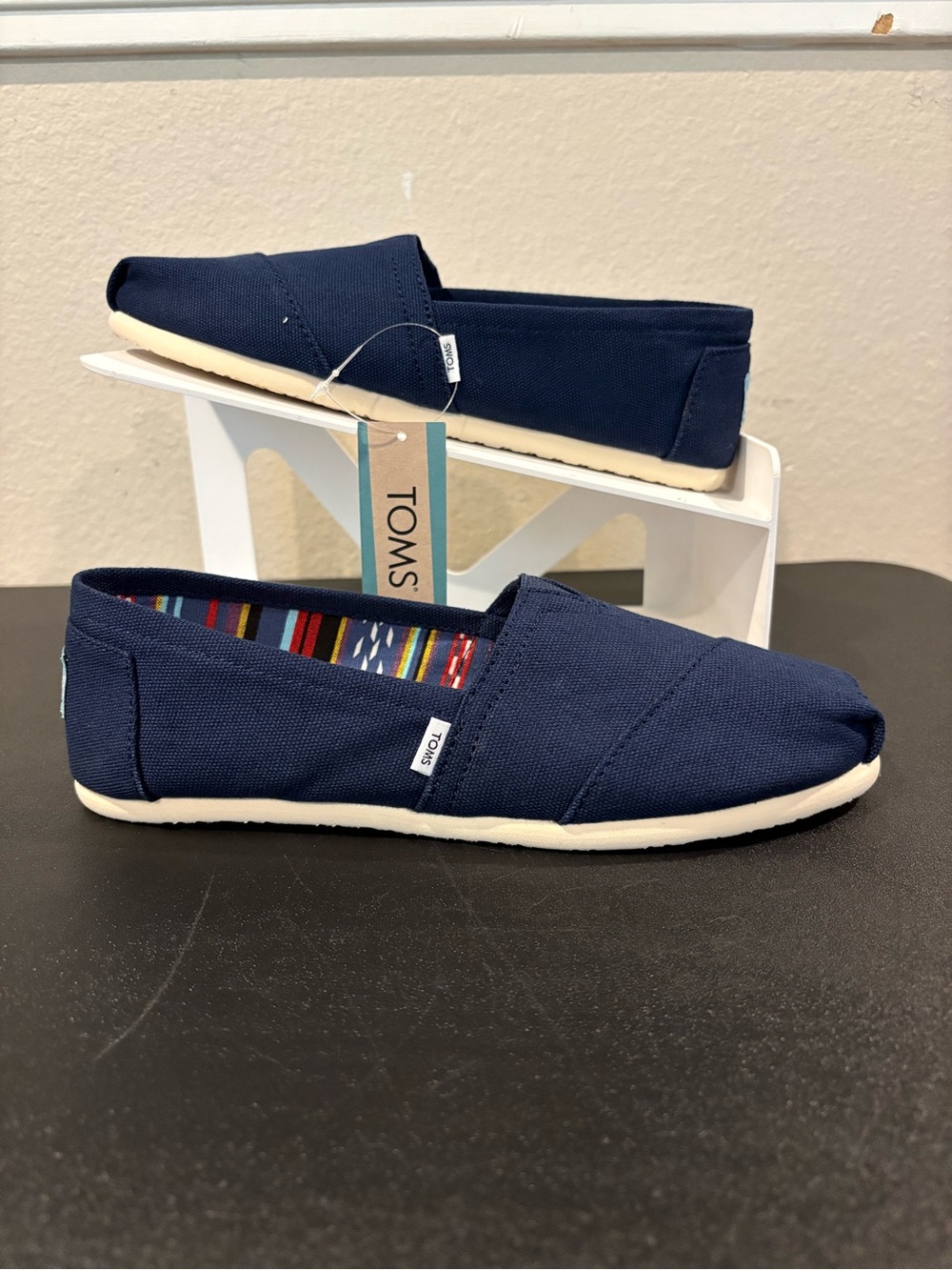 NWT TOMS WOMEN CLASSICS Canvas Slip on 100% ORIGINAL NAVY 6.5 Flats Shoes